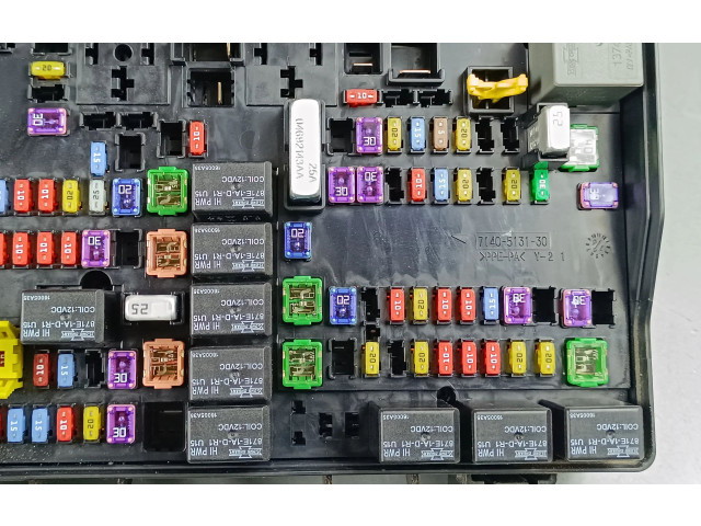 Блок предохранителей P68251627AB Jeep Grand Cherokee