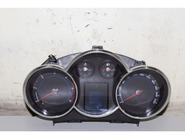 Přístrojová deska Chevrolet Cruze 2009