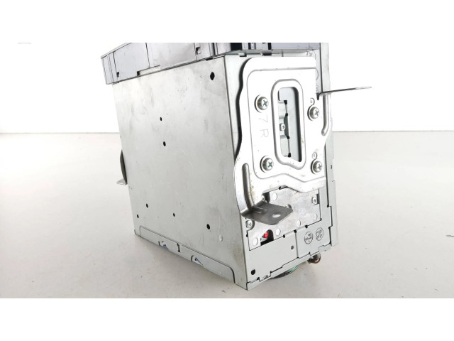 Радио/ проигрыватель CD/DVD / навигация