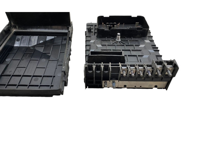 Блок предохранителей  8H051010   Audi A3 S3 A3 Sportback 8P    