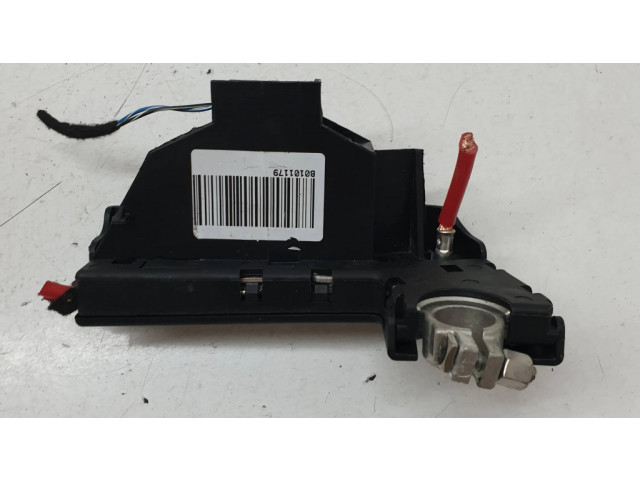 Плюсовый провод (аккумулятора)