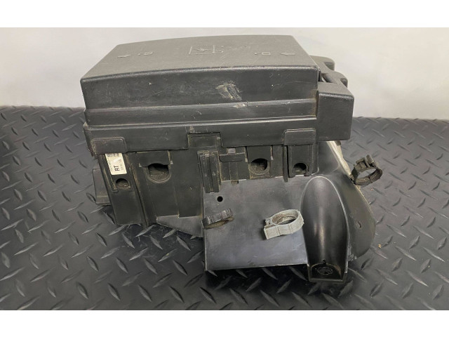 Блок предохранителей  15210963-1   Chevrolet TrailBlazer    