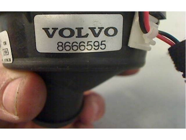 Электрический вентилятор радиаторов  8666595, 0130002843   Volvo V70 