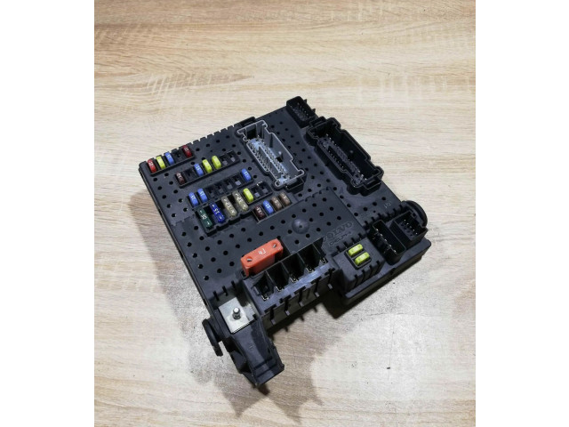 Блок предохранителей 8676391, 12217799 Volvo XC90