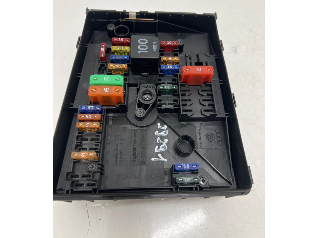 Блок предохранителей 1K0937125C Volkswagen Caddy