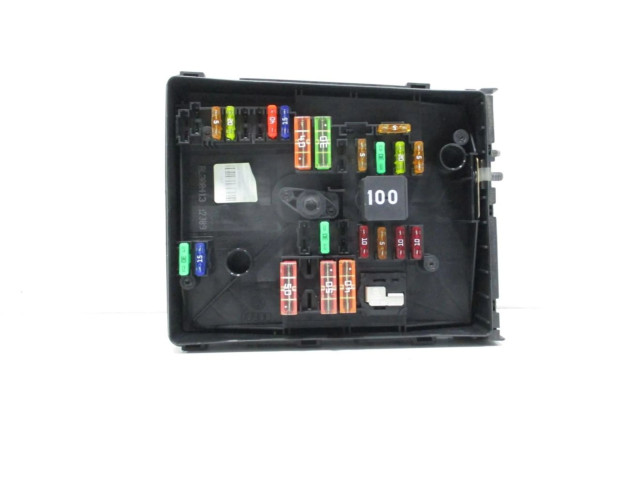 Блок предохранителей 1K0937125D Skoda Yeti (5L)