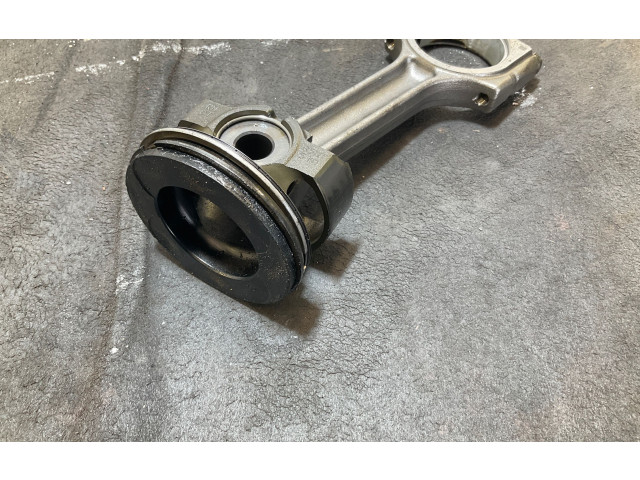  Поршень с шатуном    Renault Trafic III (X82)  