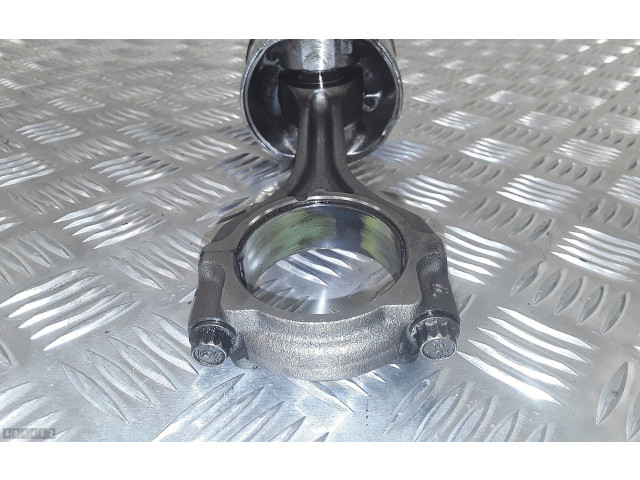 Поршень Mitsubishi Outlander