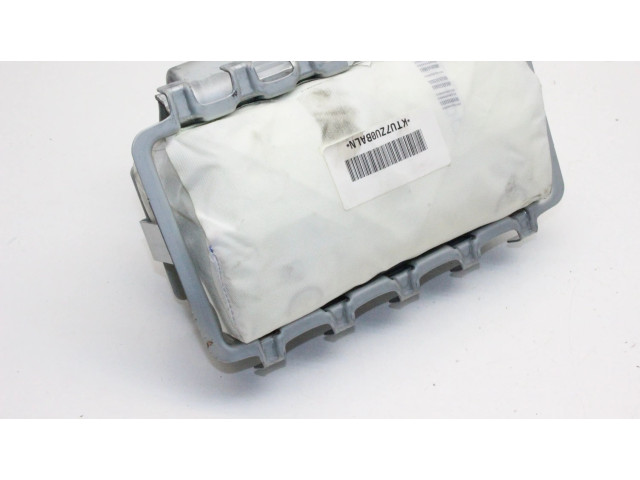 Подушка безопасности для колен 7030A800XA Mitsubishi L200