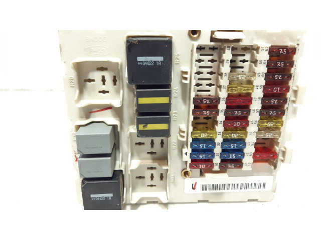 Блок предохранителей 2M5T14A073AC Ford Focus
