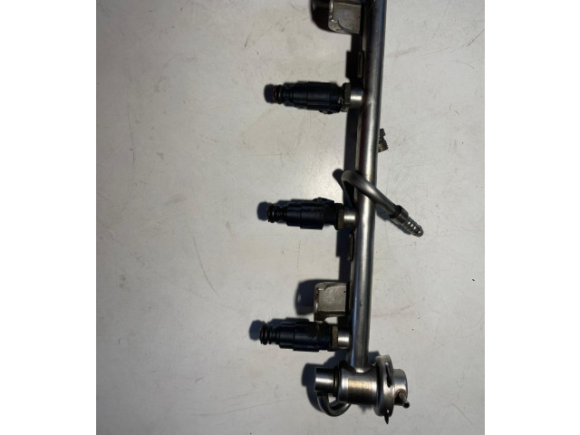 Топливная рампа 06B133681   Volkswagen PASSAT B5.5   для двигателя Awt