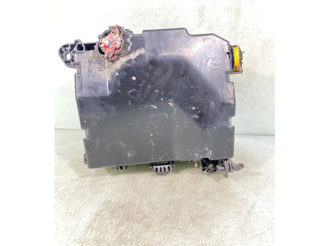 Блок предохранителей Mitsubishi Outlander