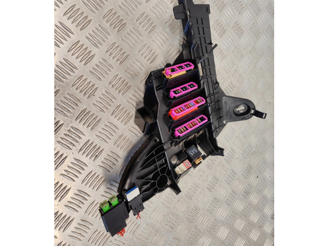 Pojistková skříňka 4N0971845M Audi A8 S8 D5 2019