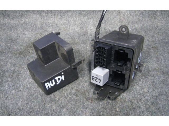 Блок предохранителей  1J0941389B   Audi A3 S3 8L    