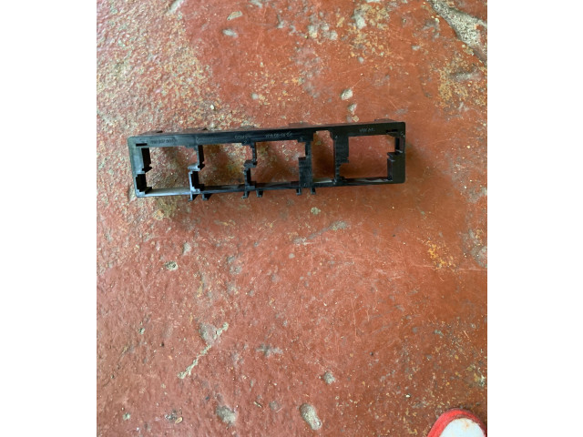   Pojistková skříňka 7N0937503A   Volkswagen Golf VI 2011