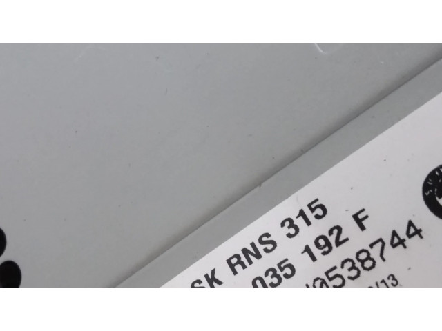 Радио/ проигрыватель CD/DVD / навигация