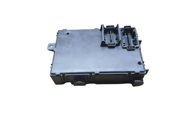 Блок предохранителей 13349934, 28270822 Opel Meriva B