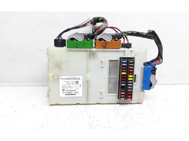 Блок предохранителей 30765624, 30765624AE   Volvo V70    