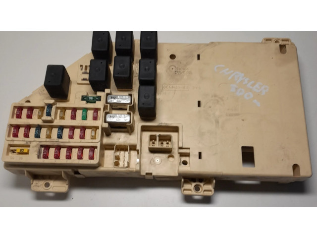 Pojistková skříňka Chrysler 300M 2001