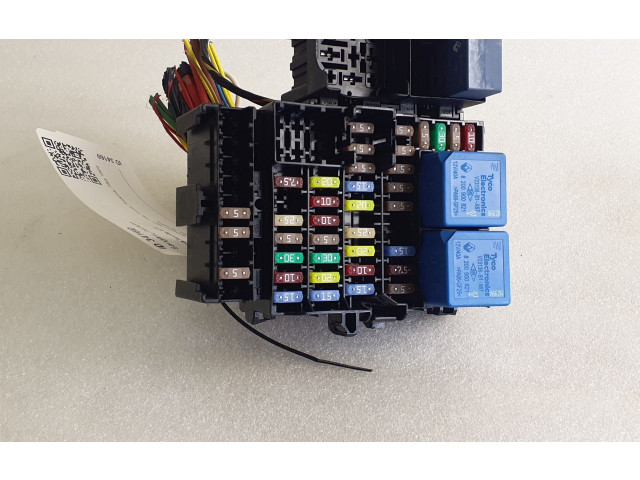 Блок предохранителей 8200900821, V23136B1X67 Dacia Spring