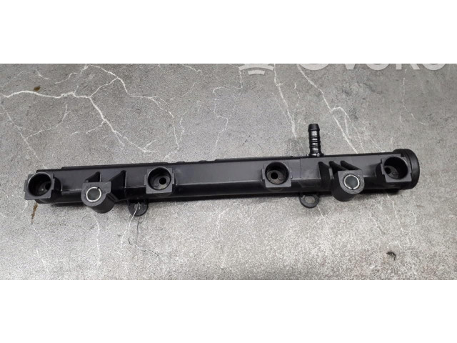 Топливная рампа 032133319al Skoda Fabia Mk1 (6Y)