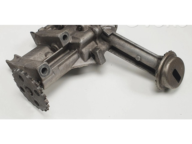 Масляный насос   8200307174  Renault Clio III 