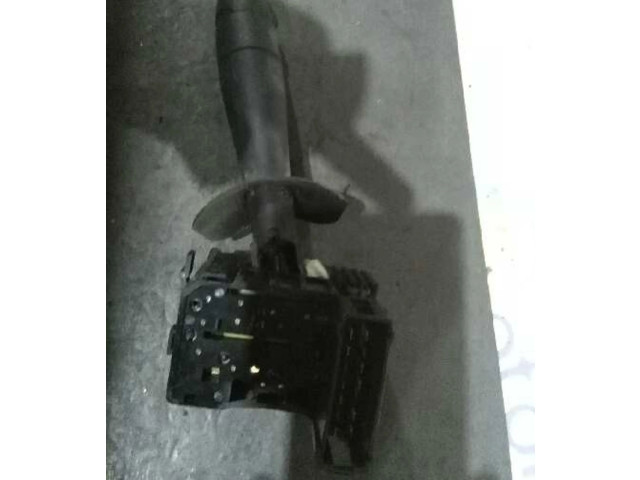 Ручка стеклоочистителей 8200070266   Renault Trafic II (X83)