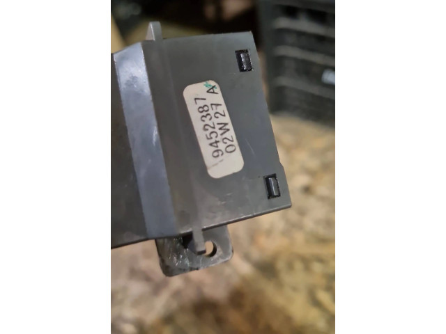 Ручка стеклоочистителей 9452387   Volvo S80