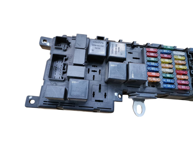 Блок предохранителей 8678449, 518828017   Volvo S80    