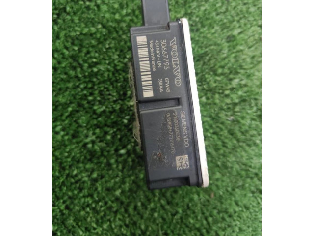 Блок управления двигателя 30667793   Volvo C30