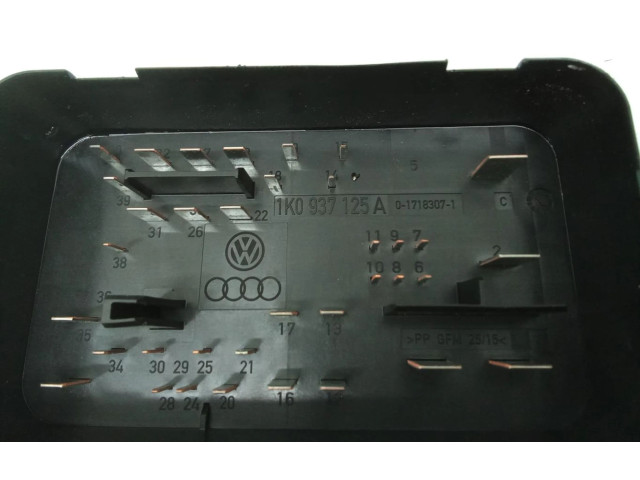 Блок предохранителей 1K0937125A   Skoda Superb B6 (3T)    