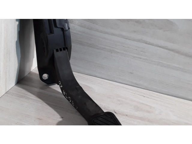 Педаль акселератора