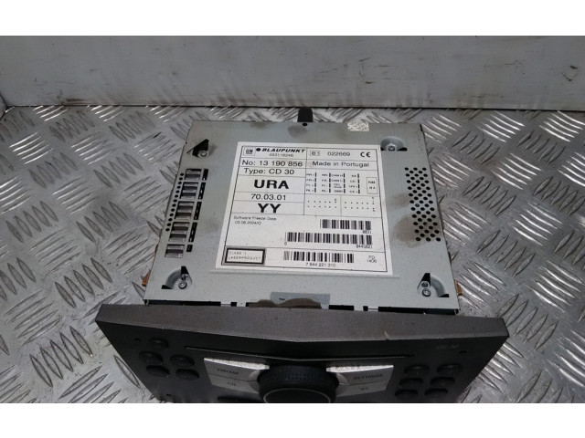 Радио/ проигрыватель CD/DVD / навигация