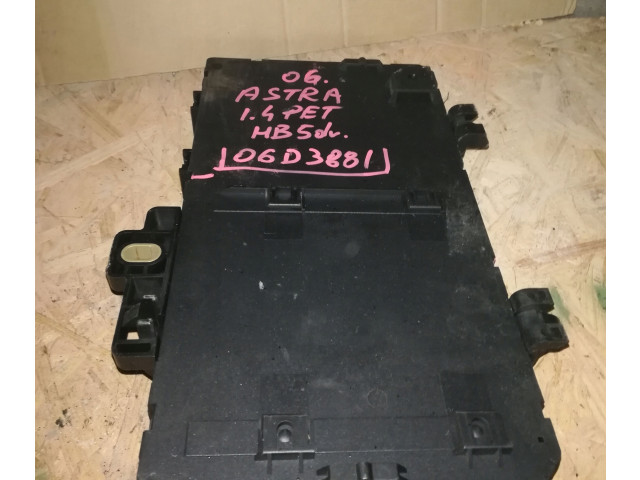 Блок предохранителей 13206762, 5DK00866932 Opel Astra H