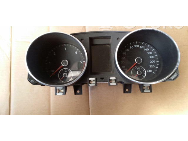 Панель приборов 5K0920861A Volkswagen Golf VI