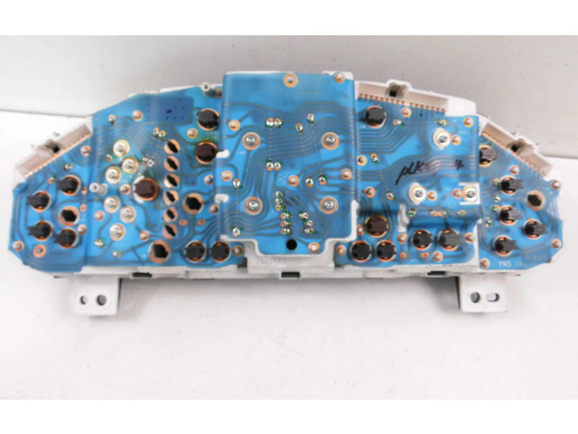 Панель приборов    Mazda 323 F       