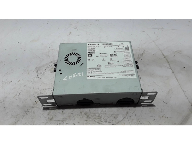 Радио/ проигрыватель CD/DVD / навигация