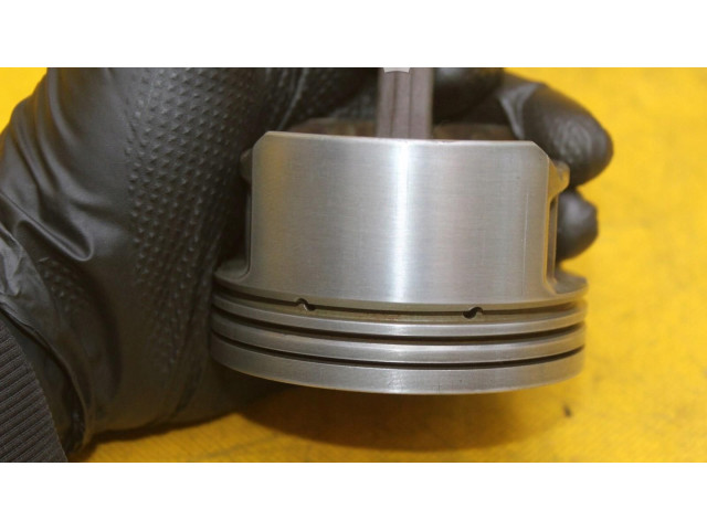  Поршень с шатуном  83L38  Volvo S60  