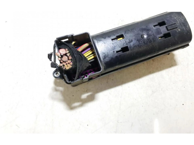 Блок предохранителей     Volkswagen Caddy    