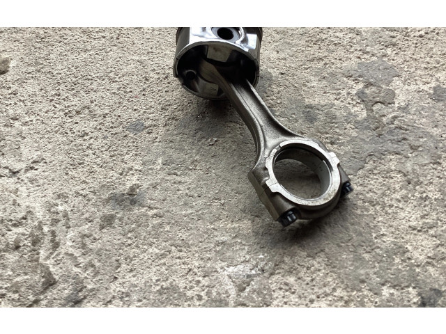 Píst Toyota RAV 4 (XA30)