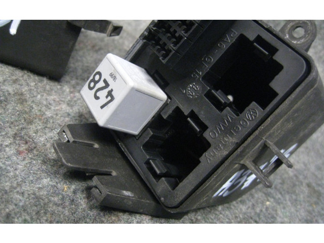 Блок предохранителей  1J0941389B   Audi A3 S3 8L    