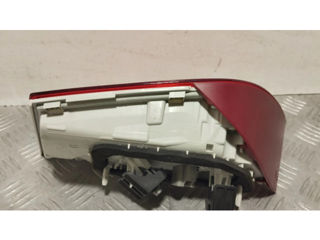 Задний фонарь Jaguar XE 2015- года