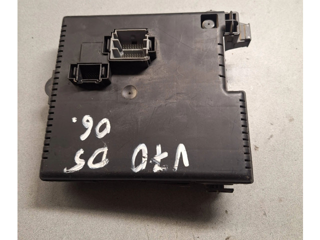 Блок предохранителей 8676391, 12217799   Volvo V70    