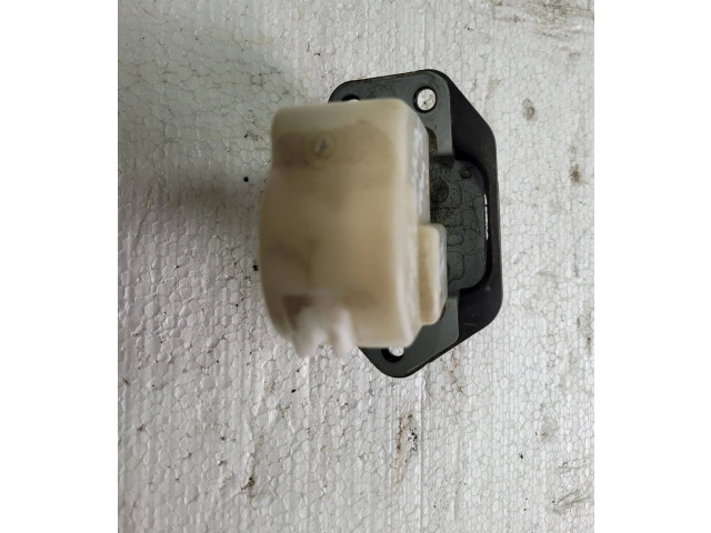 Zámek zadních dveří Nissan Juke I F15 2010