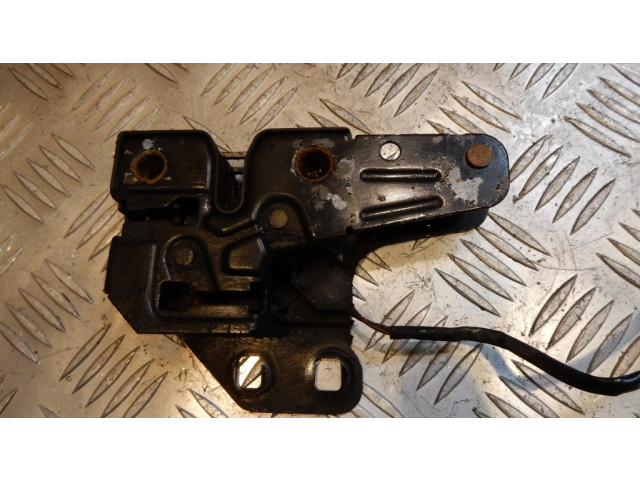 Замок капота двигателя