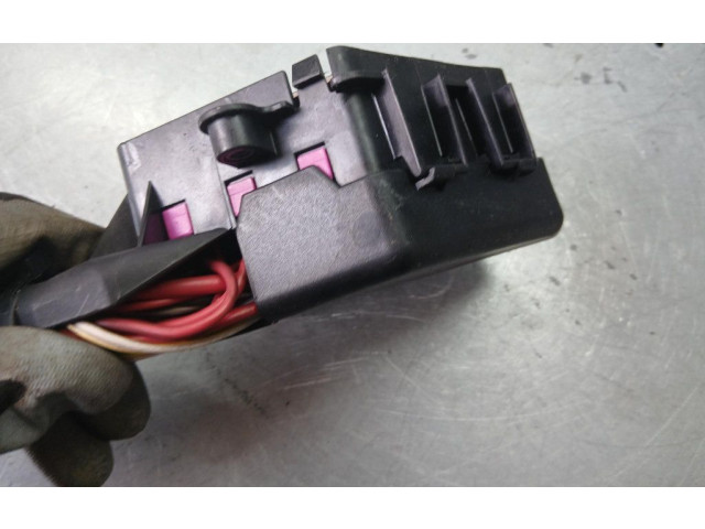 Блок предохранителей Audi A6 S6 C5 4B