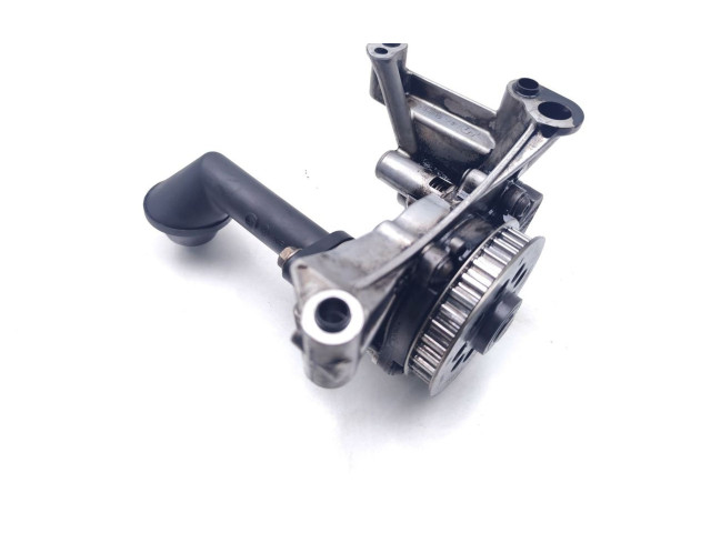 Масляный насос  CAYC 03L115263  Skoda Octavia Mk2 (1Z) 