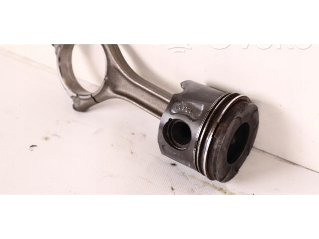 Поршень с шатуном Maserati Ghibli