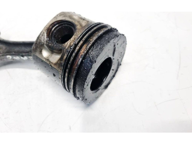 Píst Volkswagen PASSAT B5.5