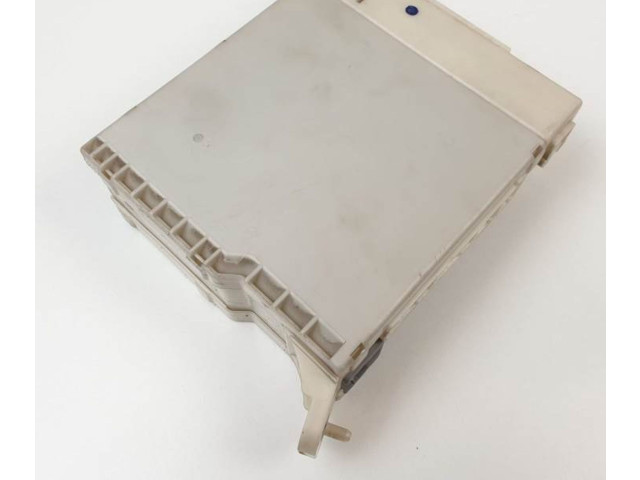 Pojistková skříňka 8273030281 Lexus GS 300 350 430 450H 1999